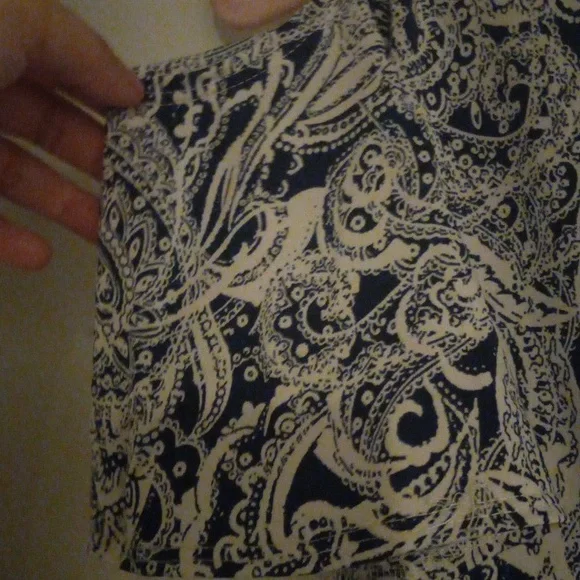 ♥️ Women's Sleeveless Top with Blue Patterns Size Large - Picture 4 of 4